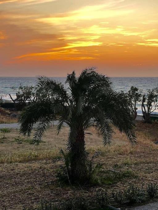 Lambou Beach Sunset Soroni Exteriér fotografie
