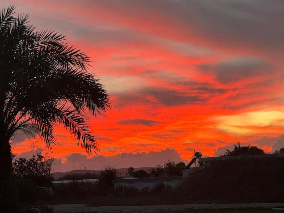 Lambou Beach Sunset Soroni Exteriér fotografie
