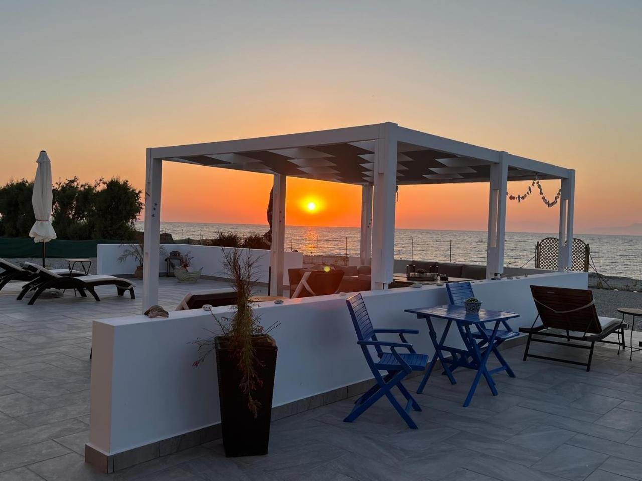 Lambou Beach Sunset Soroni Exteriér fotografie